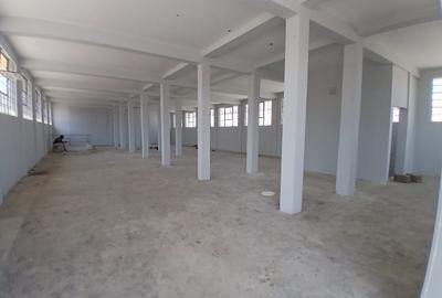 7,000 ft² Warehouse with Parking in Industrial Area - 4