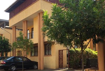 5 Bed House with En Suite in Spring Valley