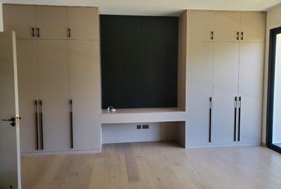 4 Bed Villa with En Suite in Lavington - 3