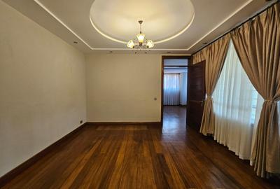 4 Bed House with En Suite in Runda