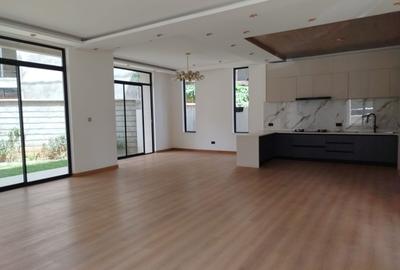 5 Bed House with En Suite in Lavington - 2