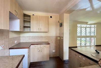 3 Bed House with En Suite in Lavington - 2