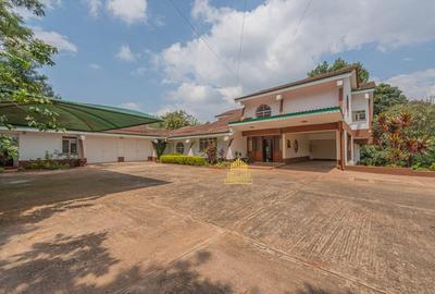 5 Bed House with En Suite in Runda