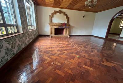 5 Bed House with En Suite in Nyari