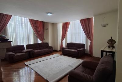 5 Bed Villa with En Suite at Near Kianda School