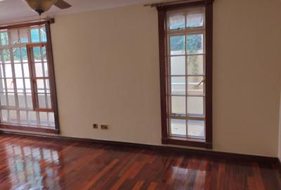 4 Bed Townhouse with En Suite in Westlands Area
