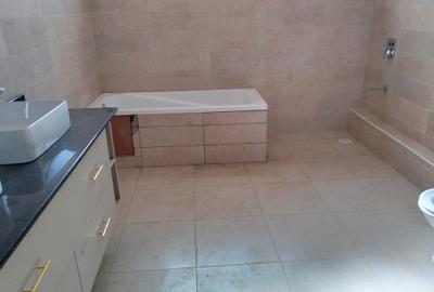 4 Bed Townhouse with En Suite in Lavington - 3