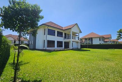 4 Bed Townhouse with En Suite in Kiambu Road - 3