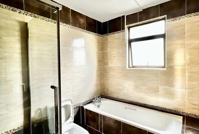 3 Bed Apartment with En Suite in Lavington - 4