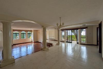 5 Bed Townhouse with En Suite in Spring Valley - 4