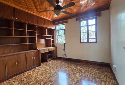 4 Bed House with En Suite in Runda - 4