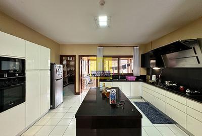 3 Bed Apartment with Swimming Pool in Parklands