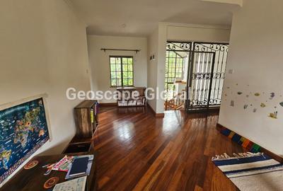 5 Bed House with En Suite in Runda