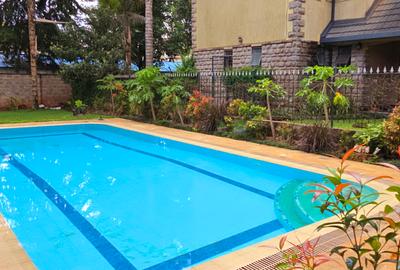 6 Bed Townhouse with En Suite at Lavington Green - 2