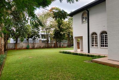 5 Bed House with En Suite at Runda