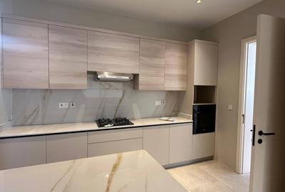 5 Bed Townhouse with En Suite in Lavington - 3