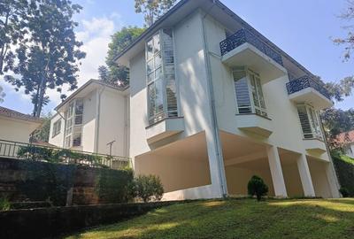 5 Bed Townhouse with En Suite at Lonetree - 4