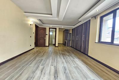 5 Bed Townhouse with En Suite in Lavington - 4