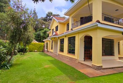 5 Bed Townhouse with En Suite at Lavington Green - 3