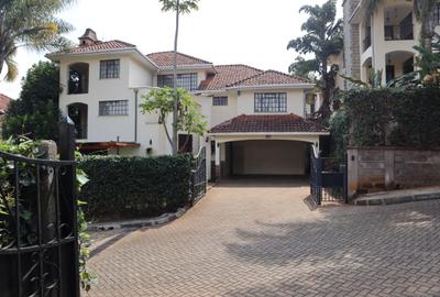 4 Bed House with En Suite in Spring Valley