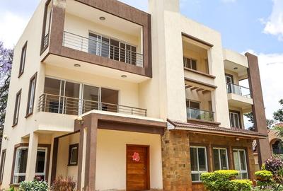 5 Bed Villa with En Suite at Lavington