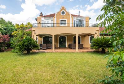 5 Bed House with En Suite in Runda