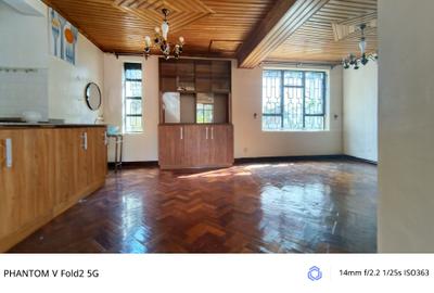 5 Bed House with En Suite in Runda - 4