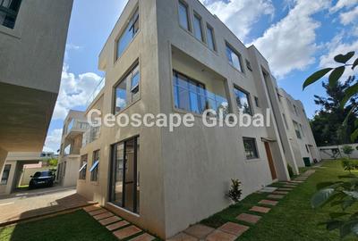 5 Bed Townhouse with En Suite in Lavington - 2