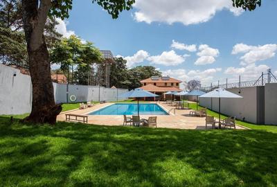 Serviced 2 Bed Apartment with En Suite at Fourways Junction Estate Rd