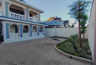 5 Bed House with En Suite in Kenyatta Road