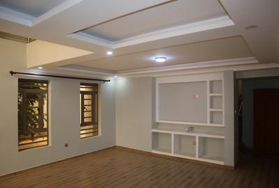 4 Bed House with En Suite at Greenspot Gardens