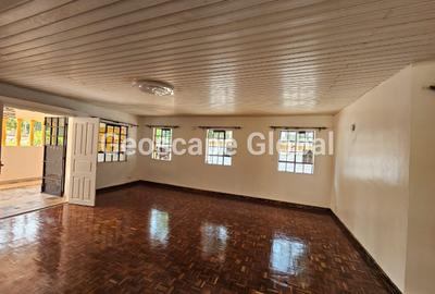 5 Bed House with En Suite in Nyari