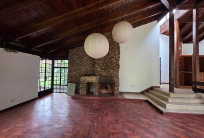 4 Bed House with Garden in Spring Valley - 2