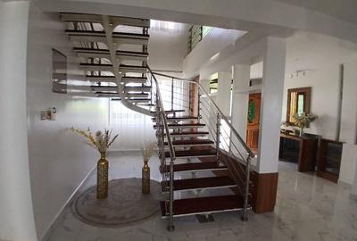 6 Bed House with En Suite at Windy Ridge - 3
