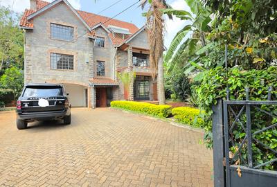 5 Bed Townhouse with En Suite at Lavington Green - 3