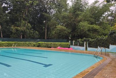 4 Bed House with En Suite in Lavington - 2