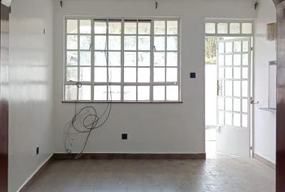 5 Bed Townhouse with En Suite in Lavington - 2