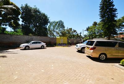 4 Bed House in Nyari - 2