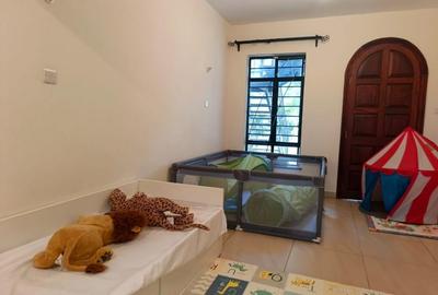 5 Bed Villa with En Suite in Spring Valley