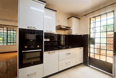 4 Bed Townhouse with En Suite in Kitisuru