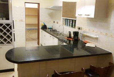 Serviced 2 Bed Apartment with En Suite in Nyari