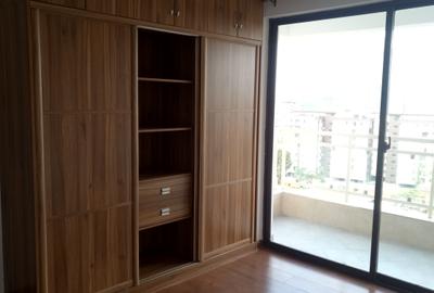 2 Bed Apartment with En Suite at Dennis Prit - 4