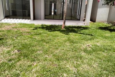 5 Bed Townhouse with En Suite in Lavington - 2
