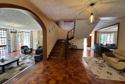 6 Bed House with En Suite in Runda - 2