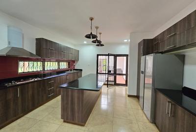 5 Bed Townhouse with En Suite in Runda - 2