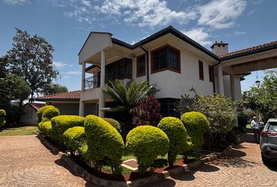 5 Bed House with En Suite in Runda - 2