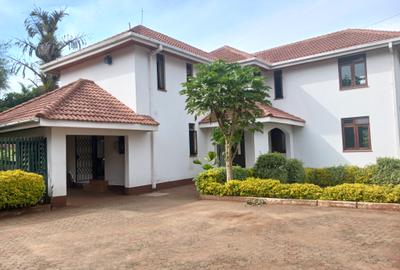 4 Bed House with En Suite at Lavington