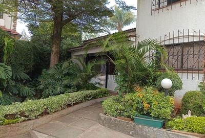 4 Bed Apartment with En Suite in Kilimani