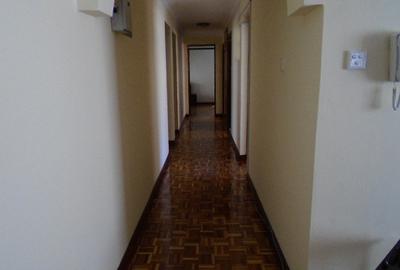 4 Bed Apartment with En Suite in Westlands Area