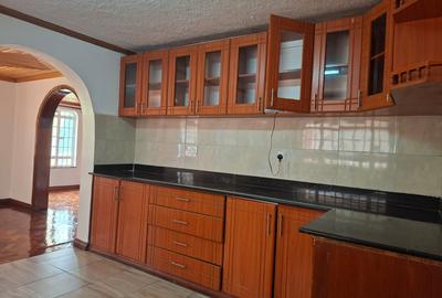 5 Bed House with En Suite in Nyari - 3